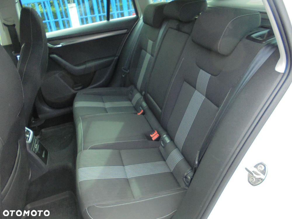 Skoda Octavia 2.0 TDI DSG Ambition - 11