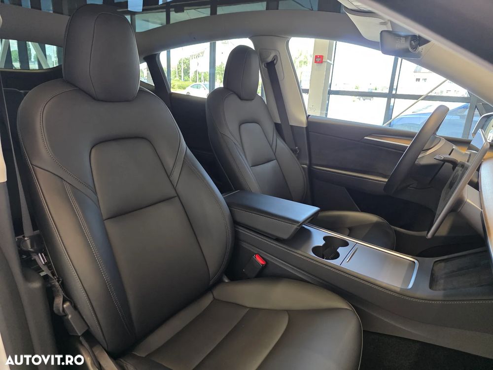 Tesla Model Y Long Range Dual Motor AWD - 10