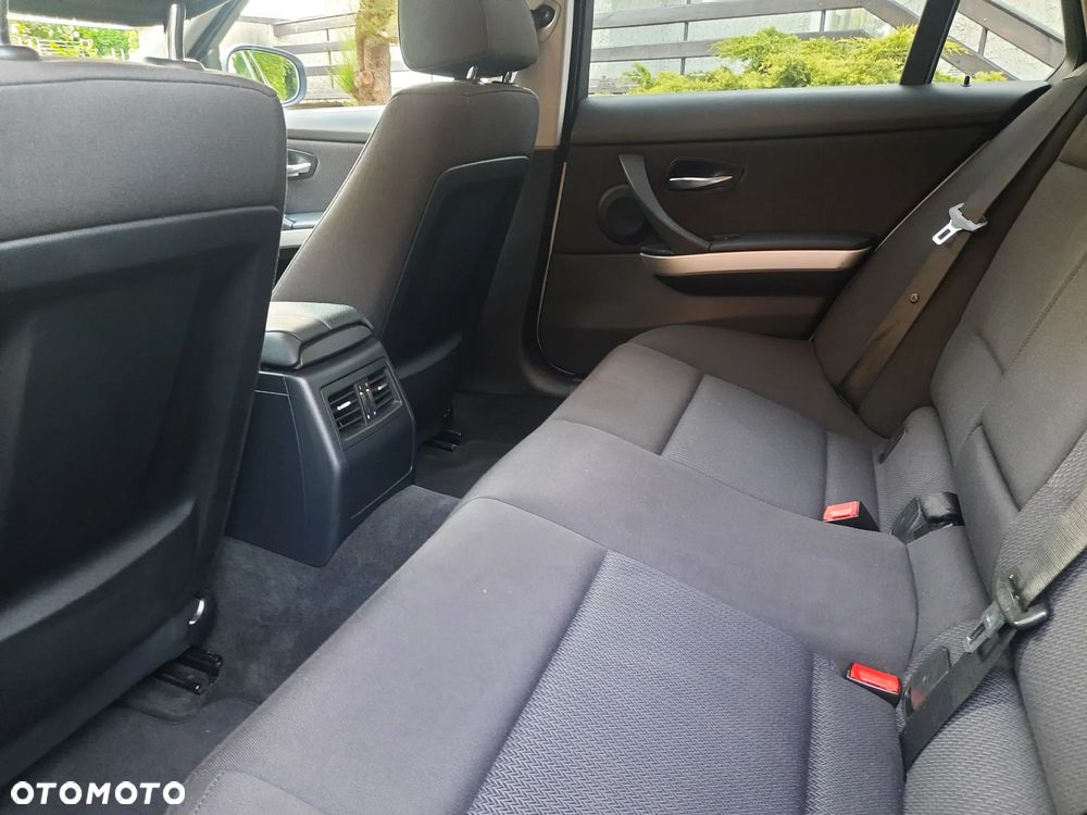 BMW Seria 3 318d - 28