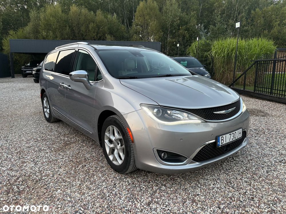 Chrysler Pacifica - 2