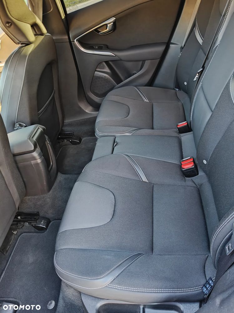 Volvo V40 D2 Momentum - 19