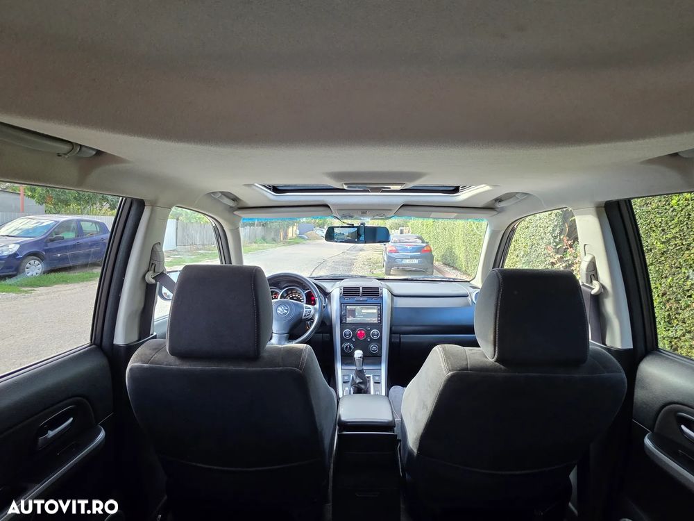 Suzuki Grand Vitara 2.4i JLX - 14