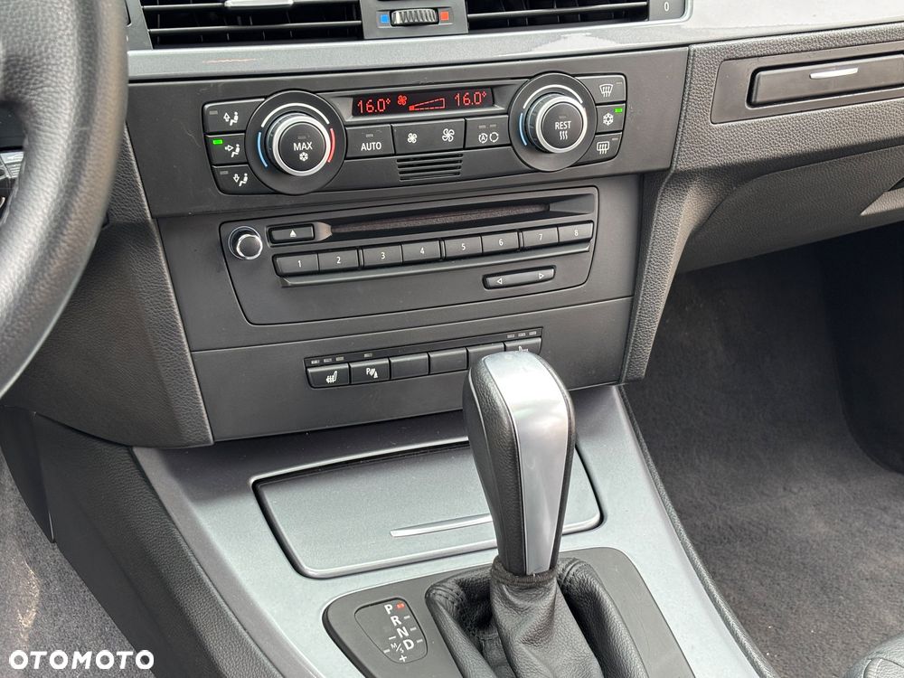 BMW Seria 3 320i - 32