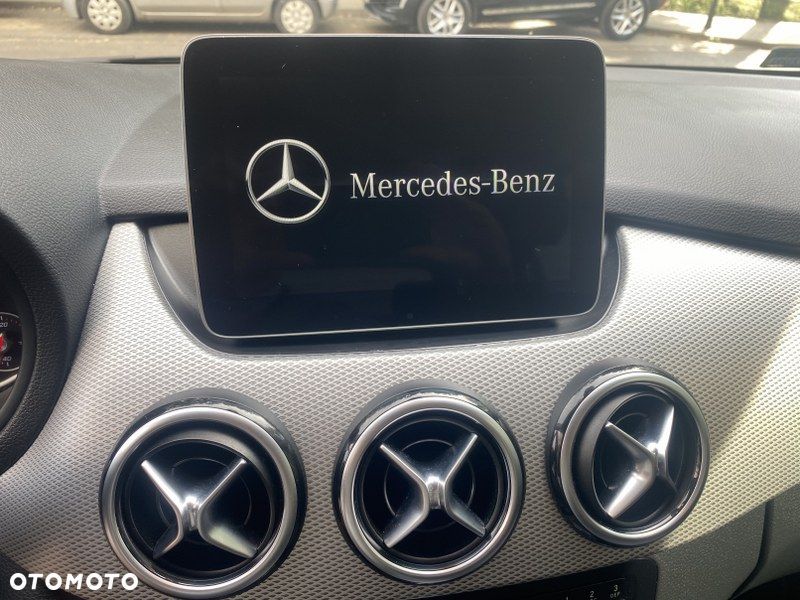 Mercedes-Benz Klasa B 220 4-Matic - 21