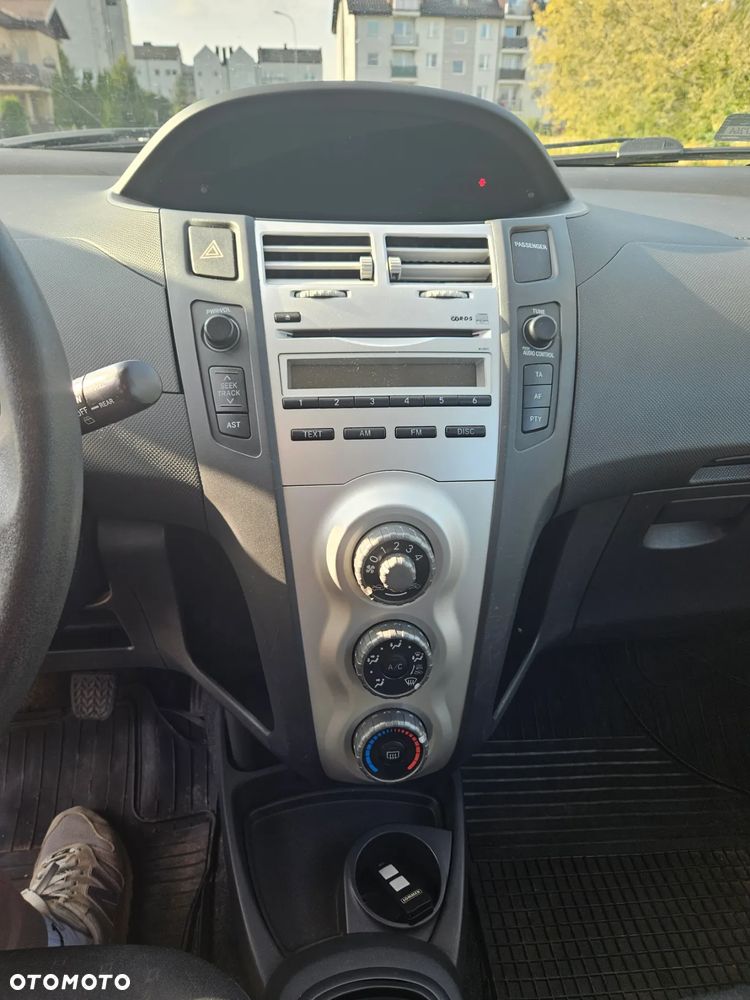 Toyota Yaris - 7