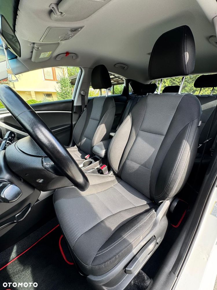 Hyundai i30 blue 1.6 CRDi Classic - 24