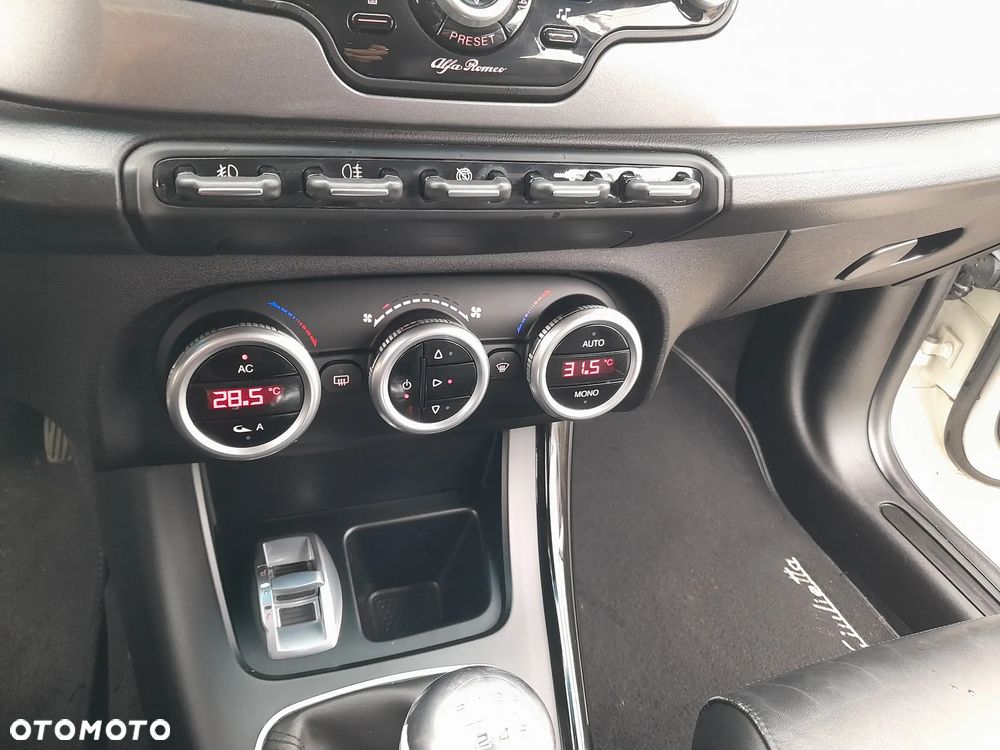 Alfa Romeo Giulietta 1.6 JTDM Veloce - 19