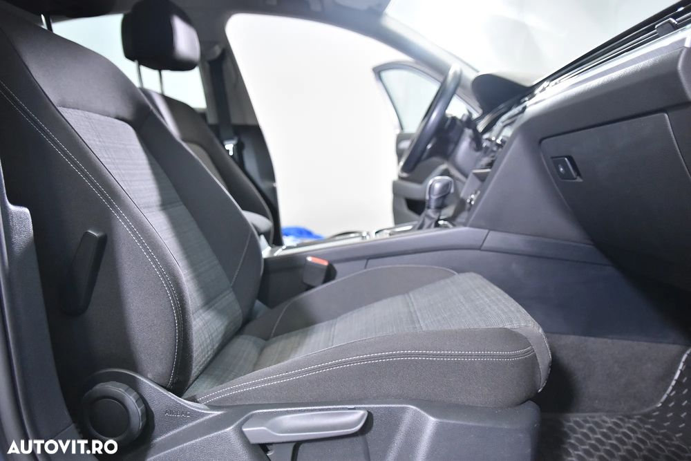 Volkswagen Passat - 11