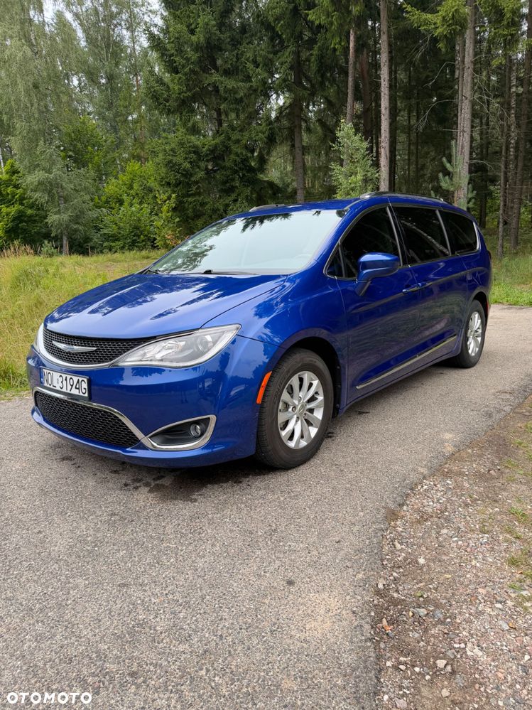 Chrysler Pacifica - 3