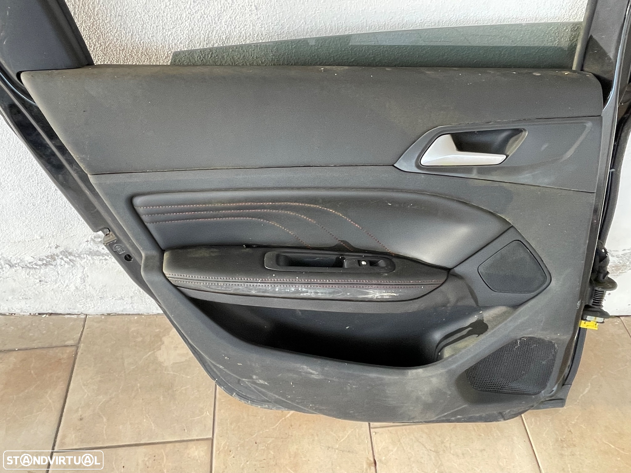 Peugeot 308 SW porta trás esq - 2