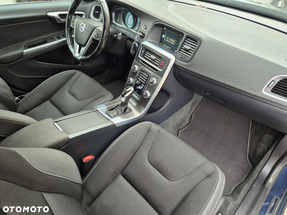 Volvo V60 T3 Base - 27