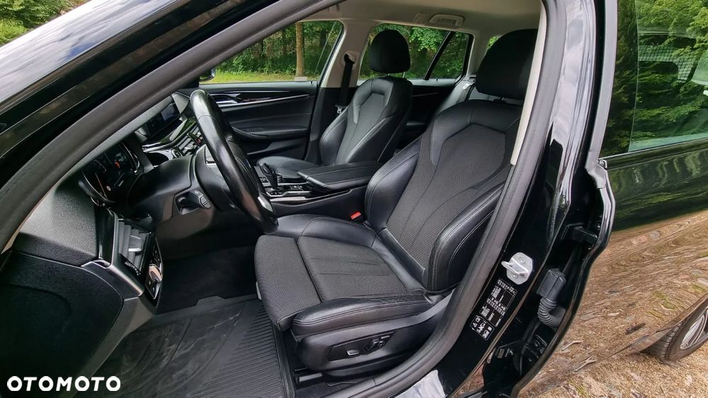 BMW Seria 5 520d xDrive Luxury Line sport - 29