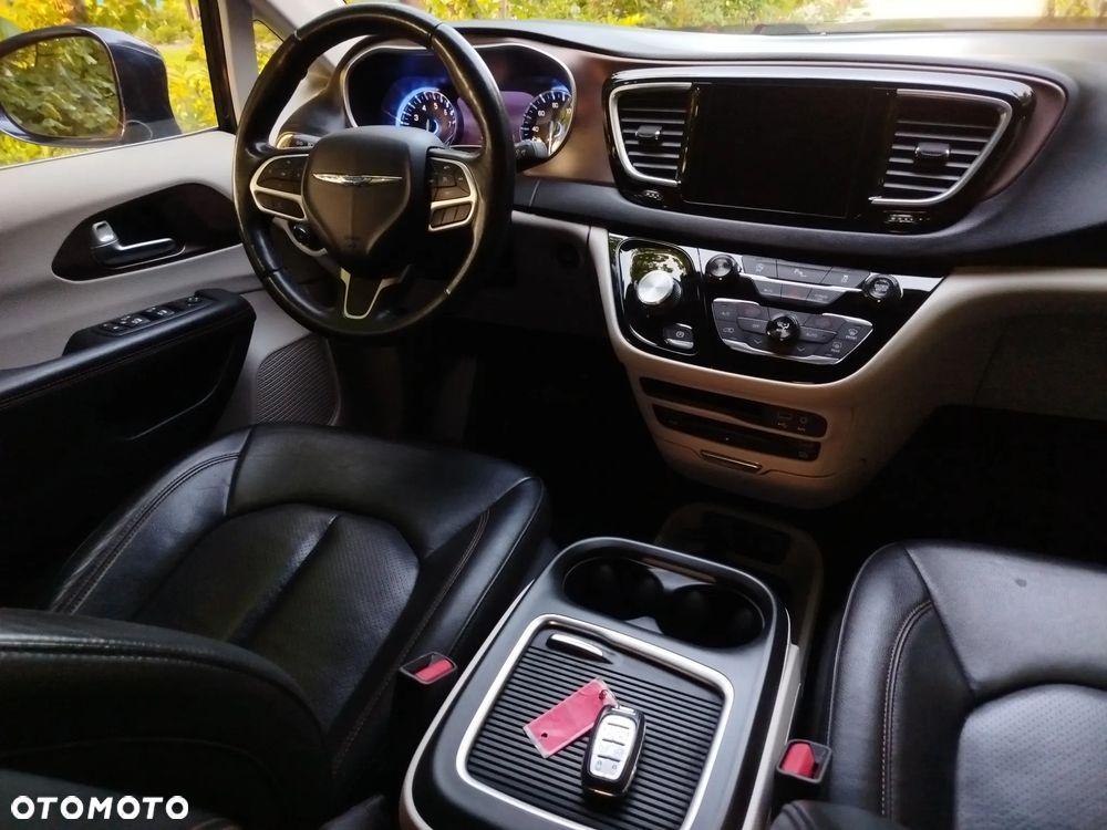 Chrysler Pacifica - 9