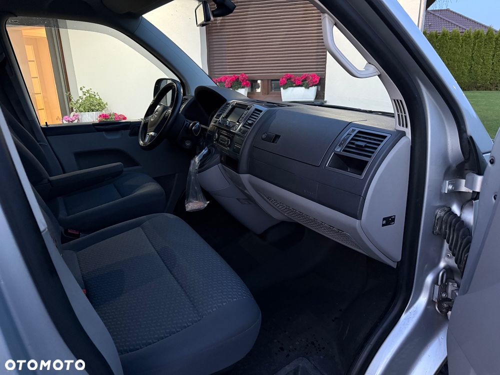 Volkswagen Caravelle - 28