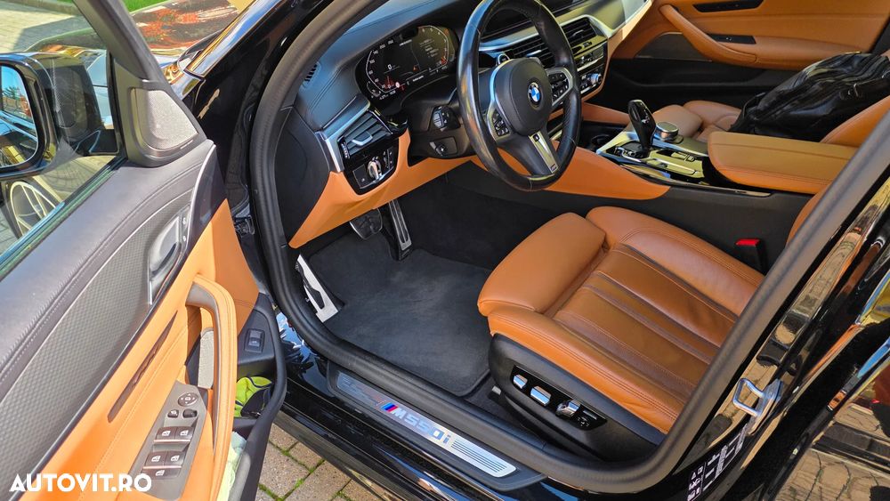 BMW Seria 5 550i xDrive - 12