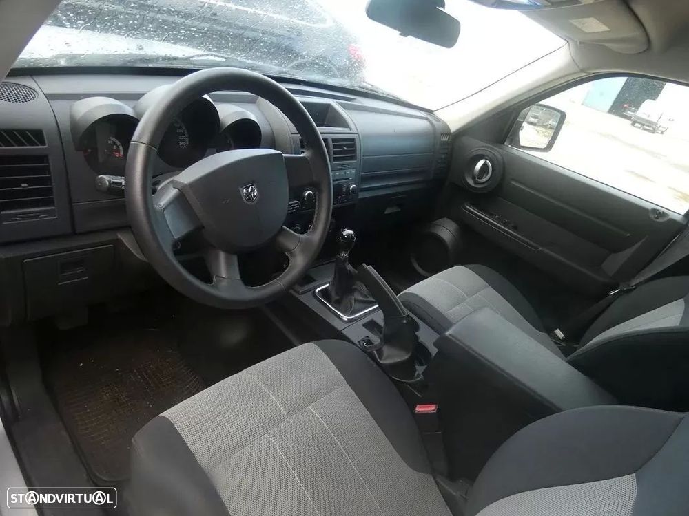 Dodge Nitro - 11