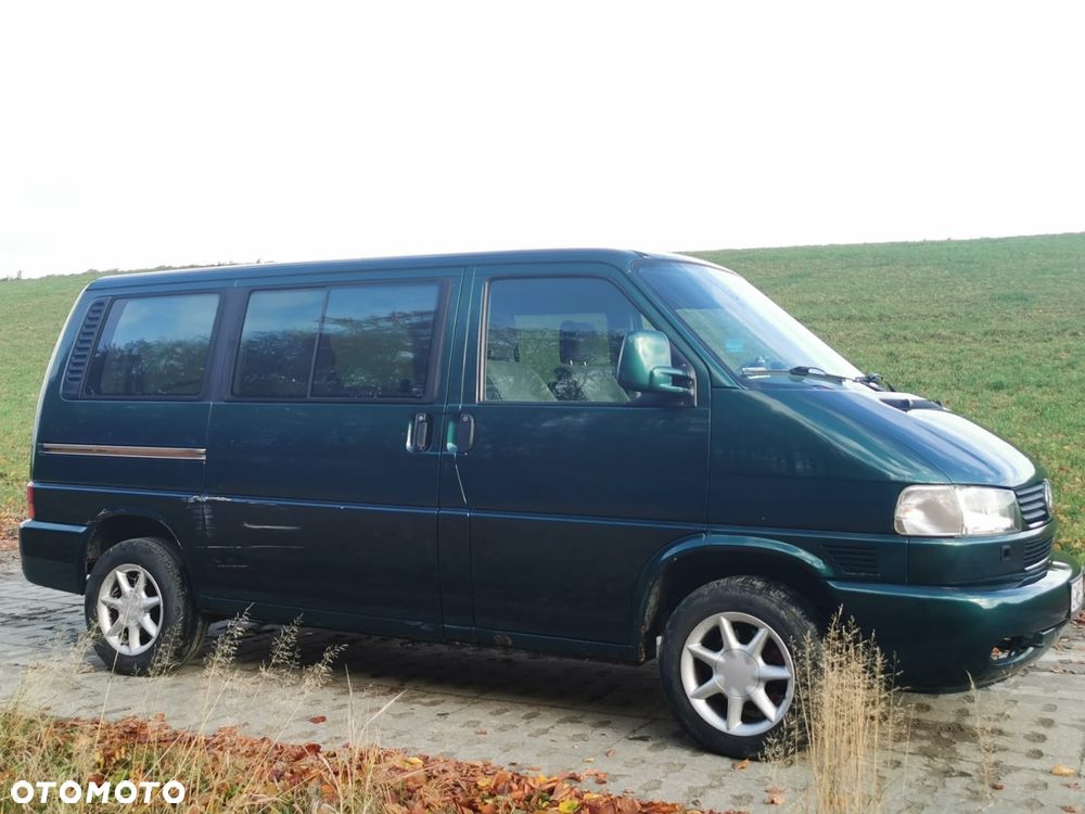Volkswagen Caravelle Basis / CL - 9