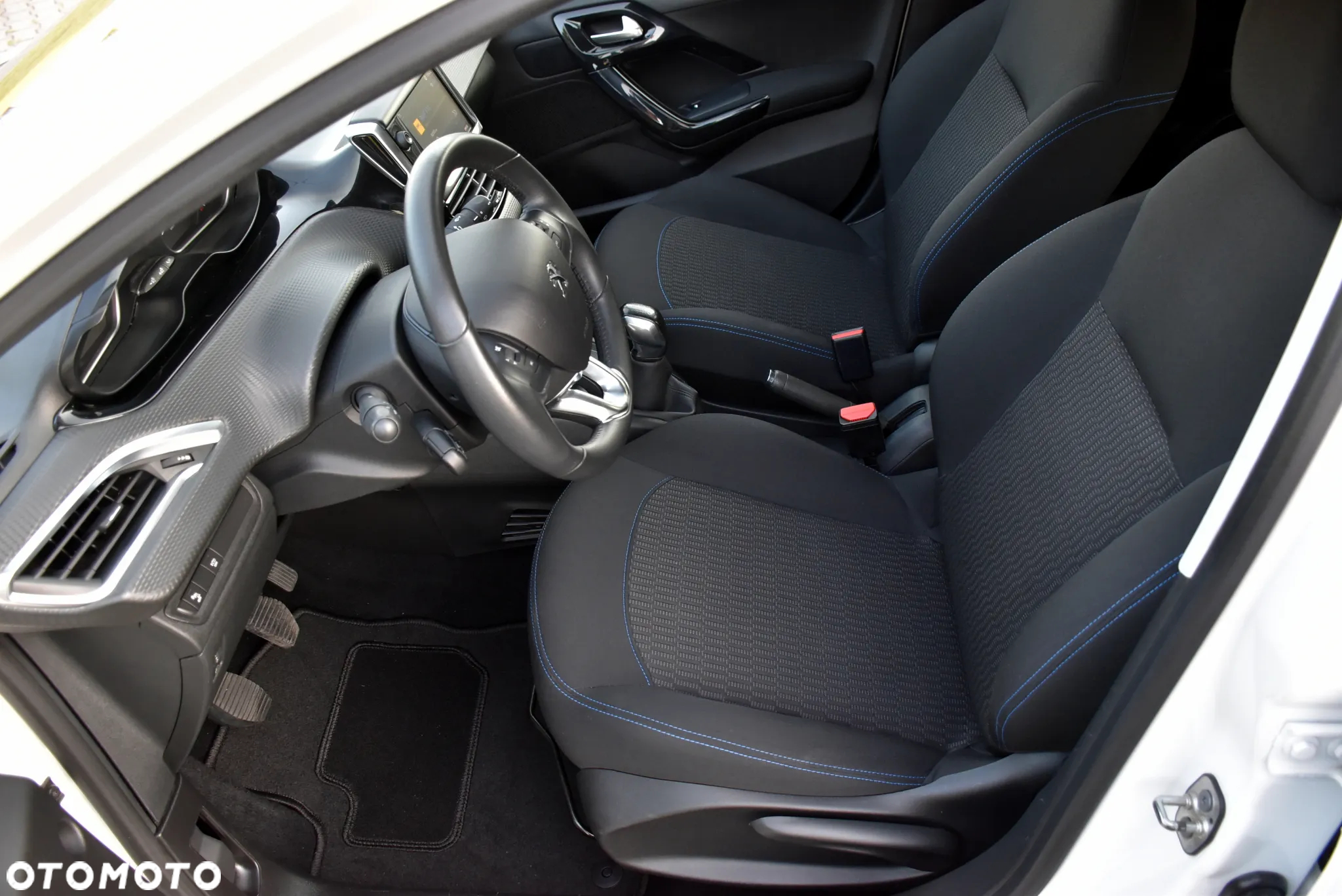 Peugeot 208 - 19