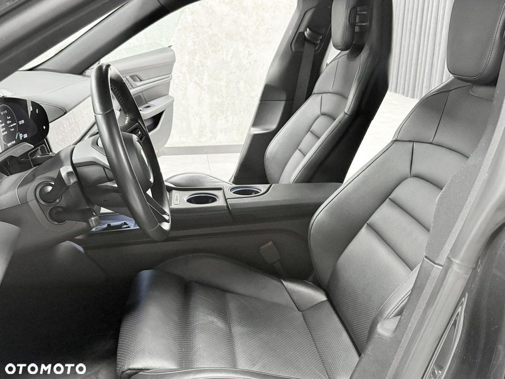 Porsche Taycan Sport Turismo Performance Plus - 32