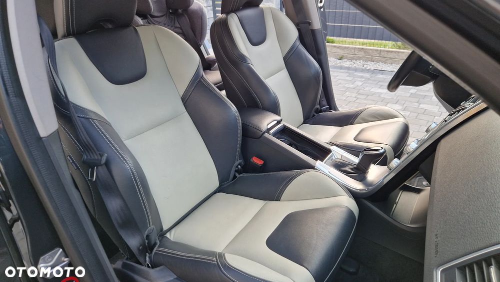 Volvo XC 60 D5 AWD Summum - 18