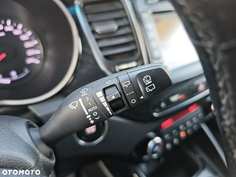 Kia Carens 1.6 GDI XL 7os - 18