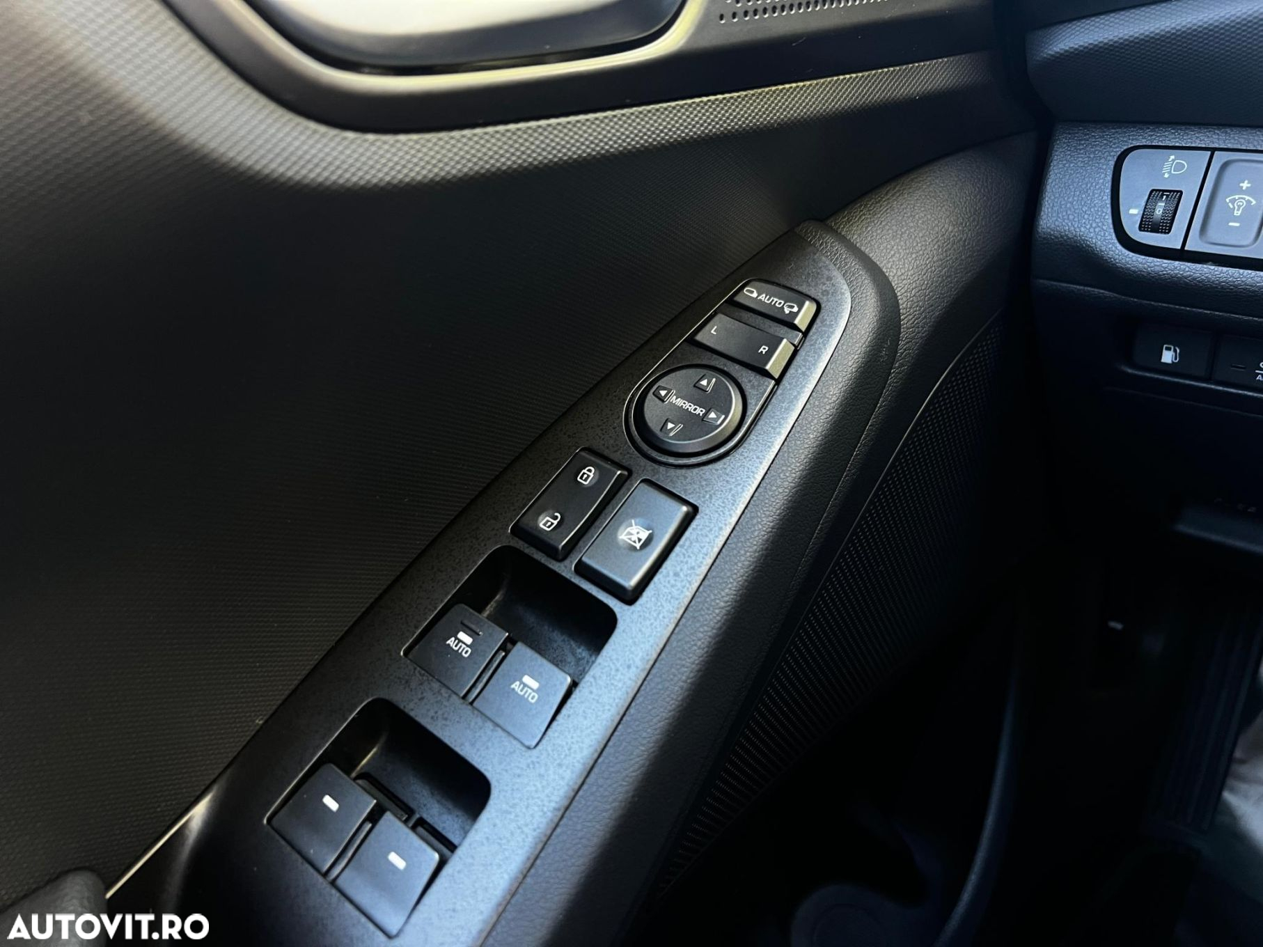 Hyundai IONIQ - 22