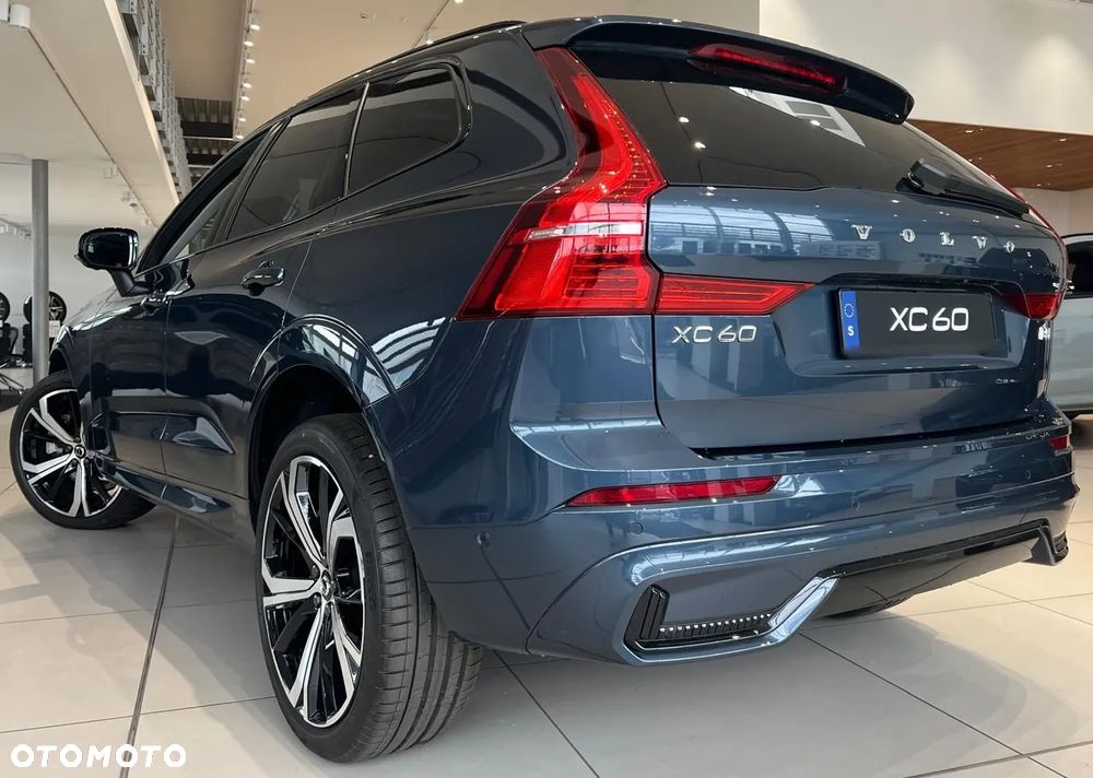 Volvo XC 60 B5 B AWD Ultimate Dark - 4