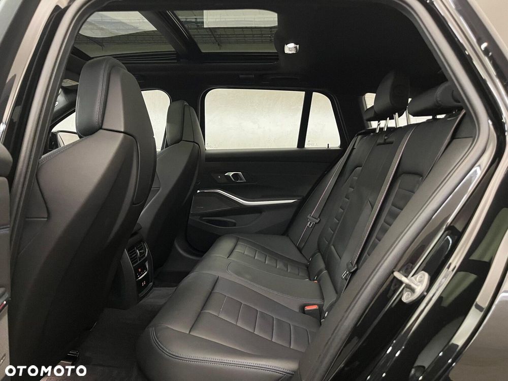 BMW Seria 3 M340i xDrive mHEV sport - 31