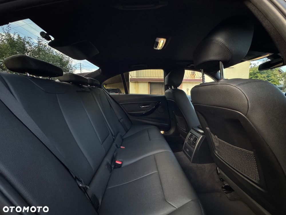 BMW Seria 3 320i GPF xDrive M Sport Shadow sport - 29