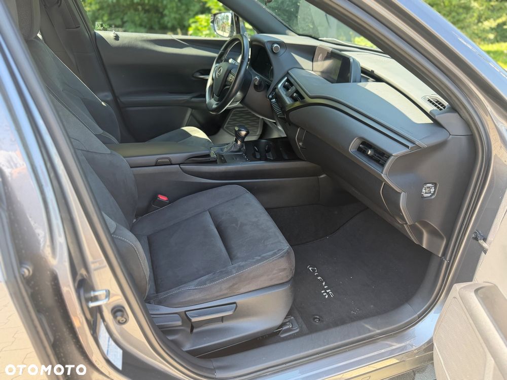 Lexus UX 250h GPF Business Edition AWD - 18