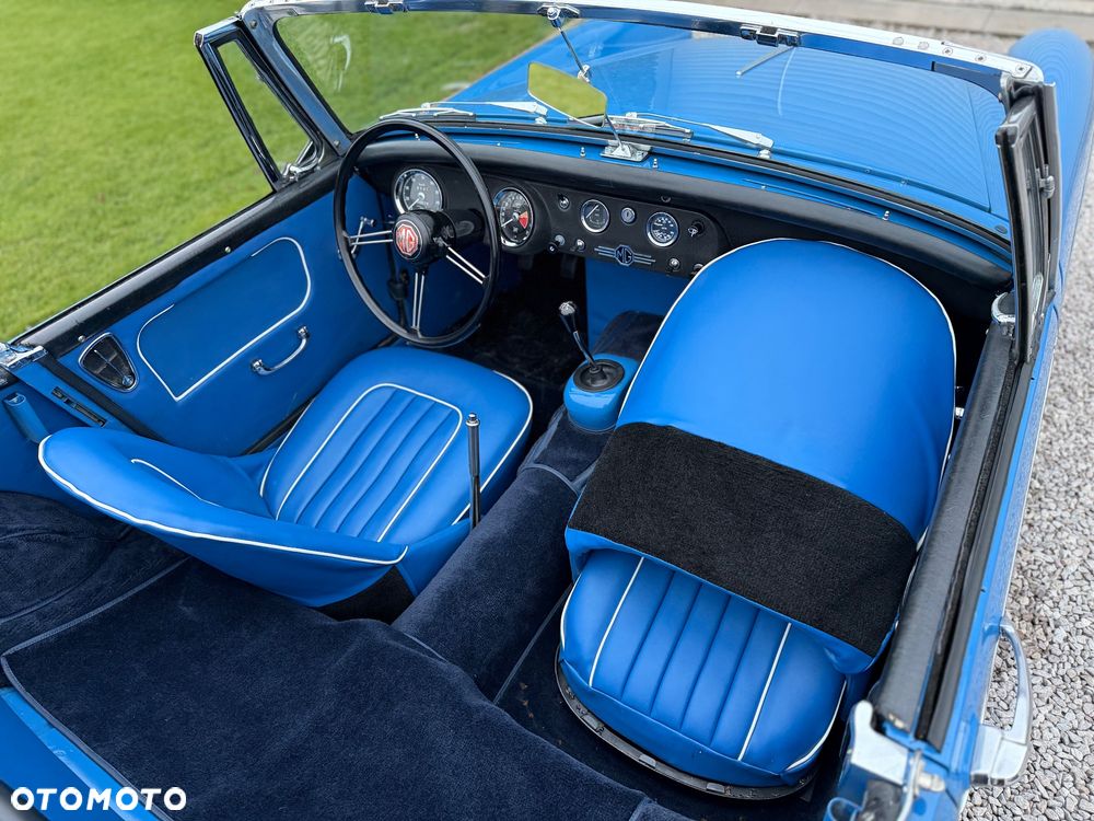 MG Midget - 18