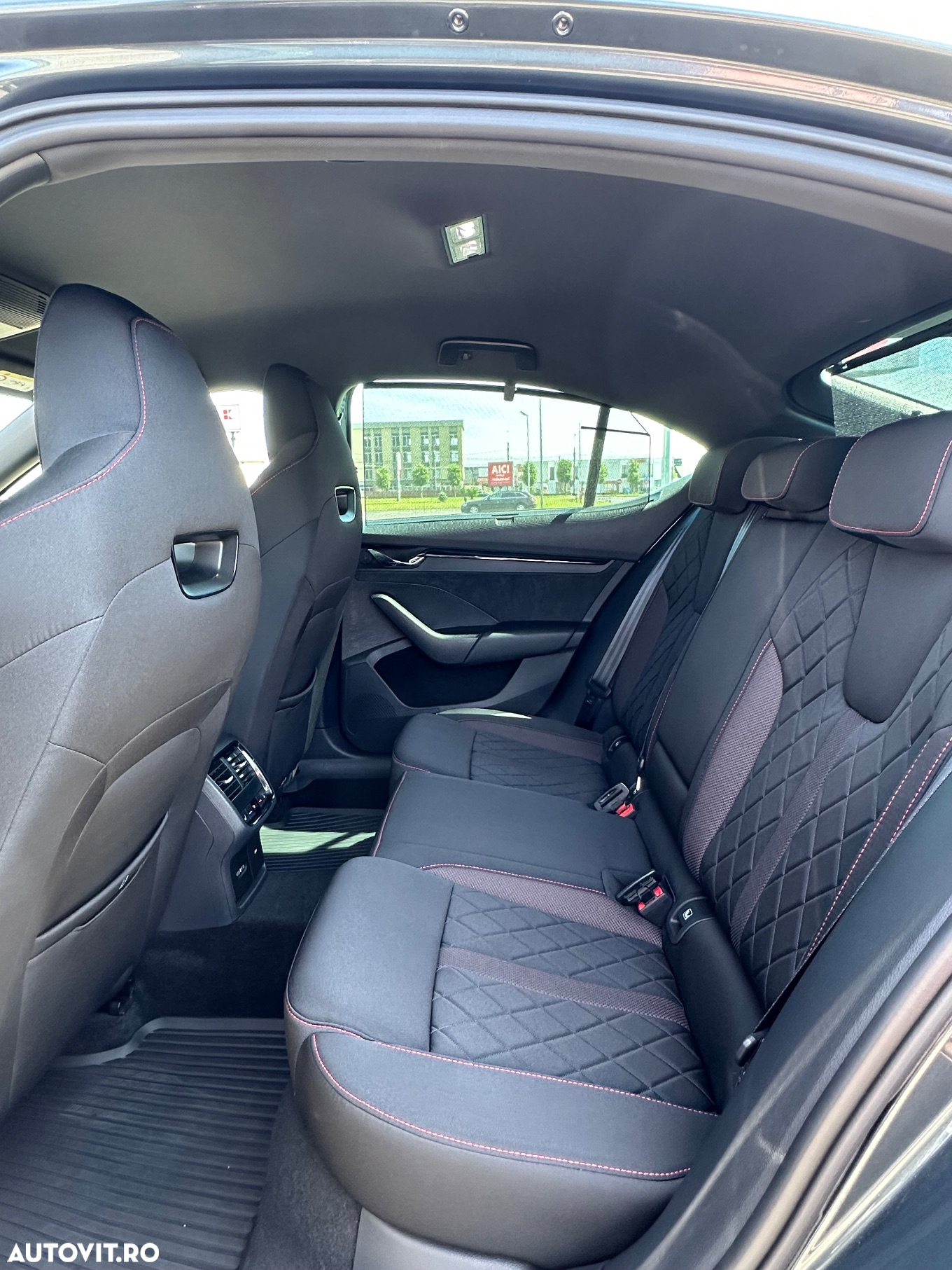 Skoda Octavia 2.0 TSI DSG RS - 5