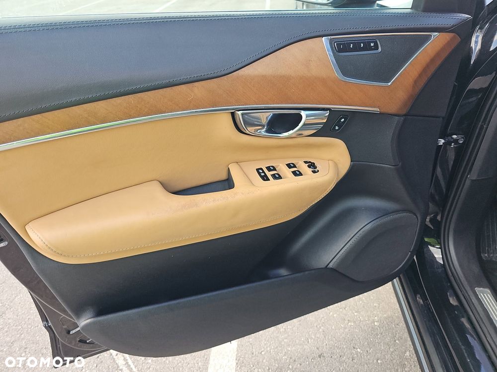Volvo XC 90 - 25