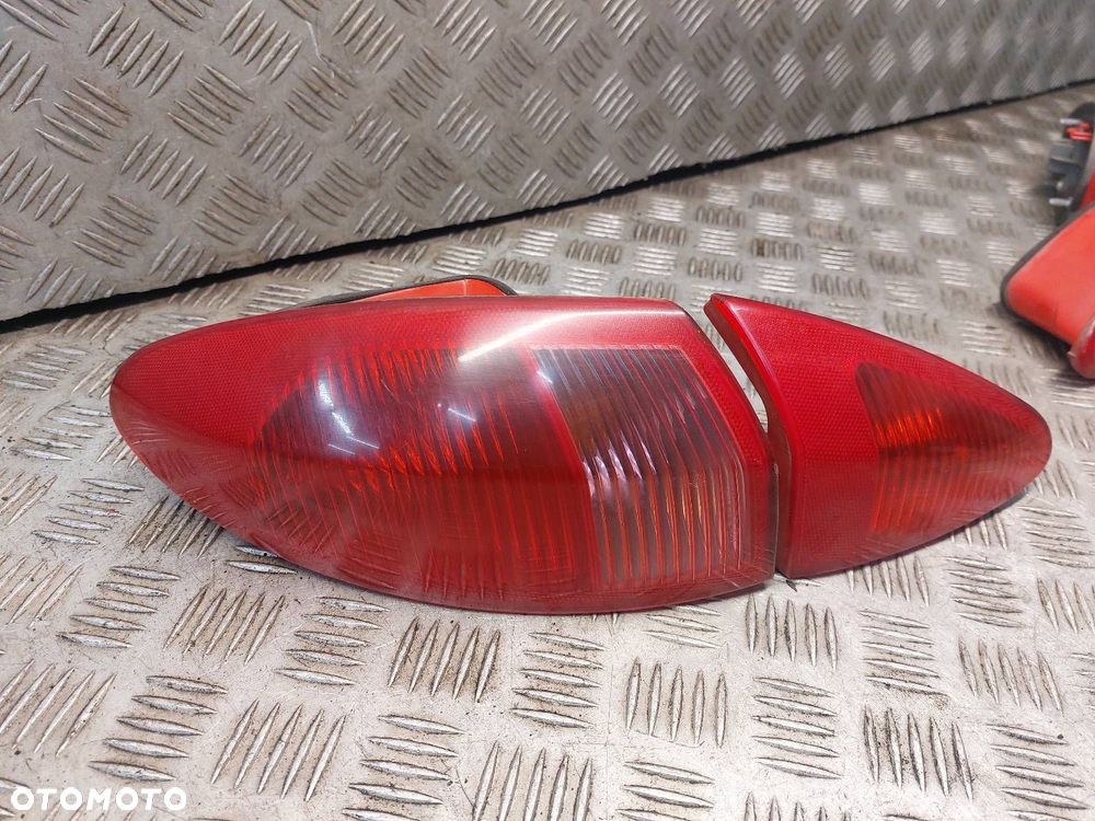 LAMPA LEWY PRAWY TYŁ ALFA ROMEO 147 46556349 46556346 46556347 - 2