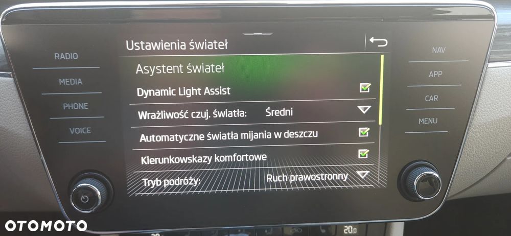 Skoda Superb 2.0 TDI SCR Style DSG - 30