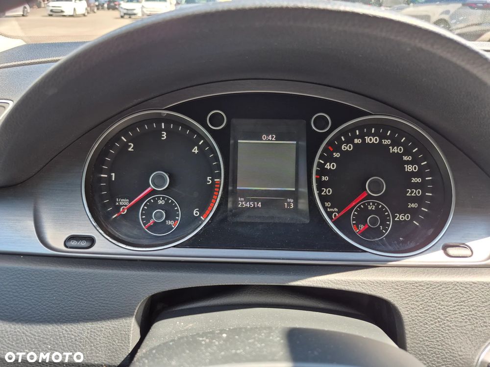 Volkswagen Passat 2.0 TDI DPF Comfortline - 23