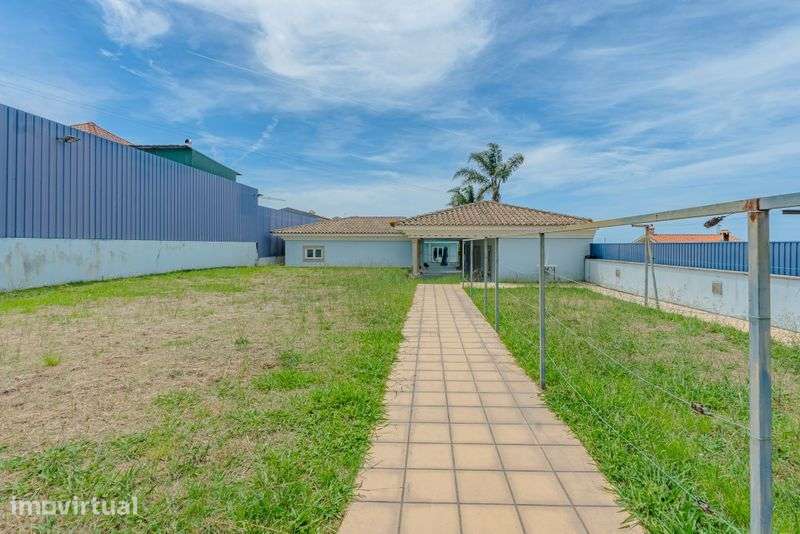 Moradia Térrea com Piscina - Grande imagem: 3/8