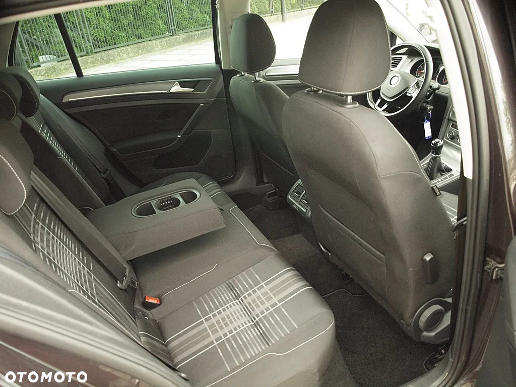 Volkswagen Golf - 22