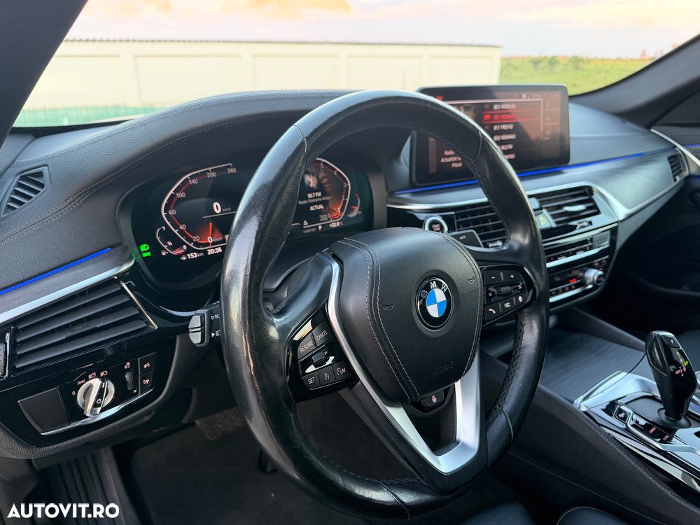 BMW Seria 5 530i Aut. Luxury Line - 13