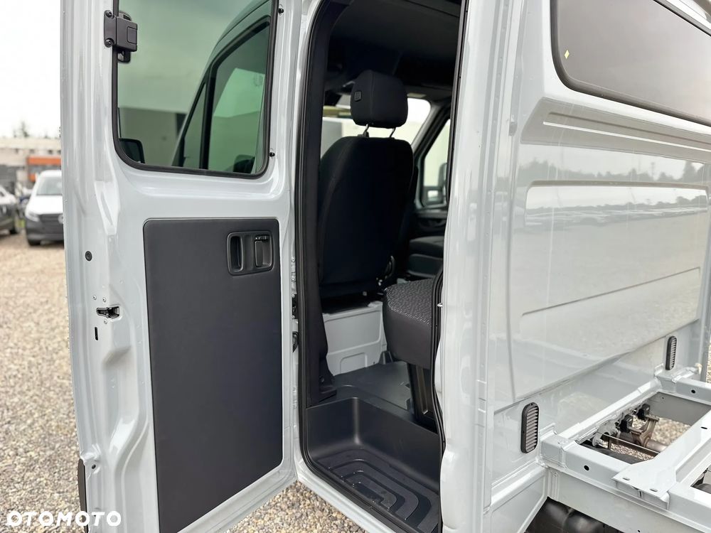 Mercedes-Benz Sprinter - 14