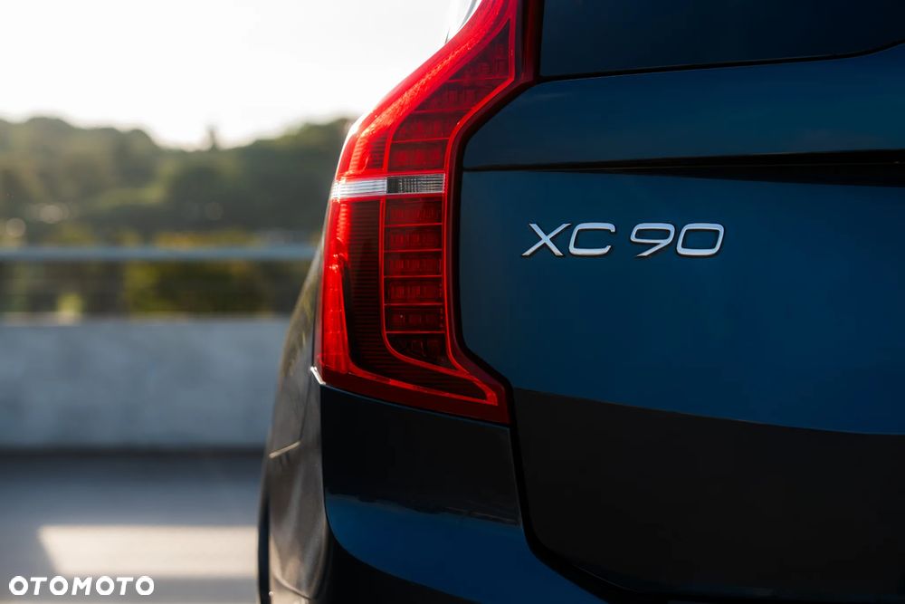 Volvo XC 90 - 9