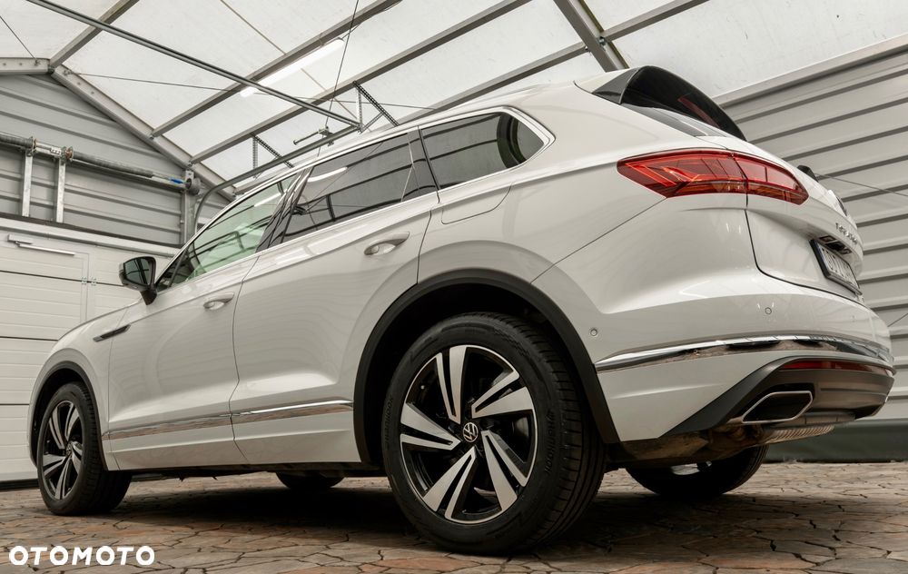 Volkswagen Touareg 3.0 V6 TFSI Plug-In Hybrid 4Mot Elegance - 4