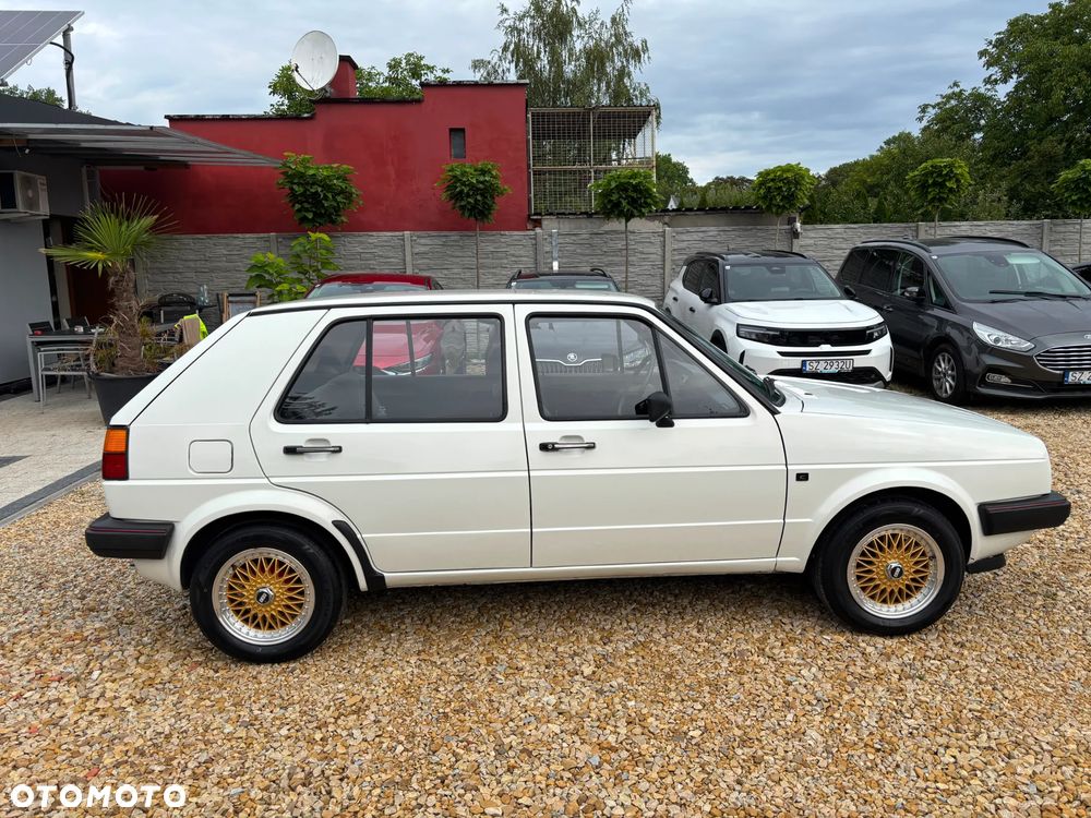 Volkswagen Golf 1.3 - 24