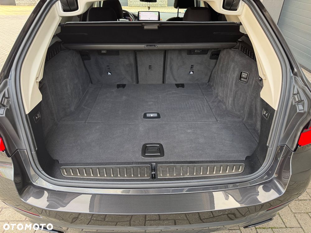 BMW Seria 5 2021 photo 2