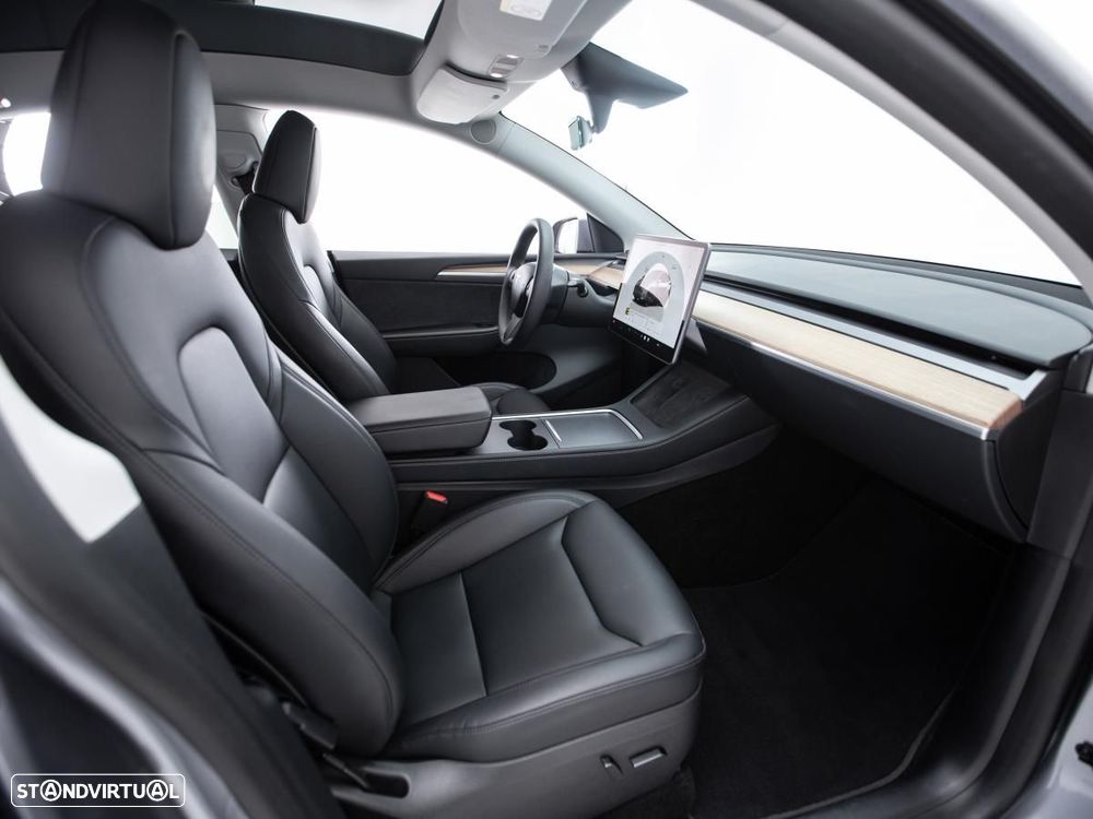 Tesla Model Y Long Range Dual Motor AWD - 11