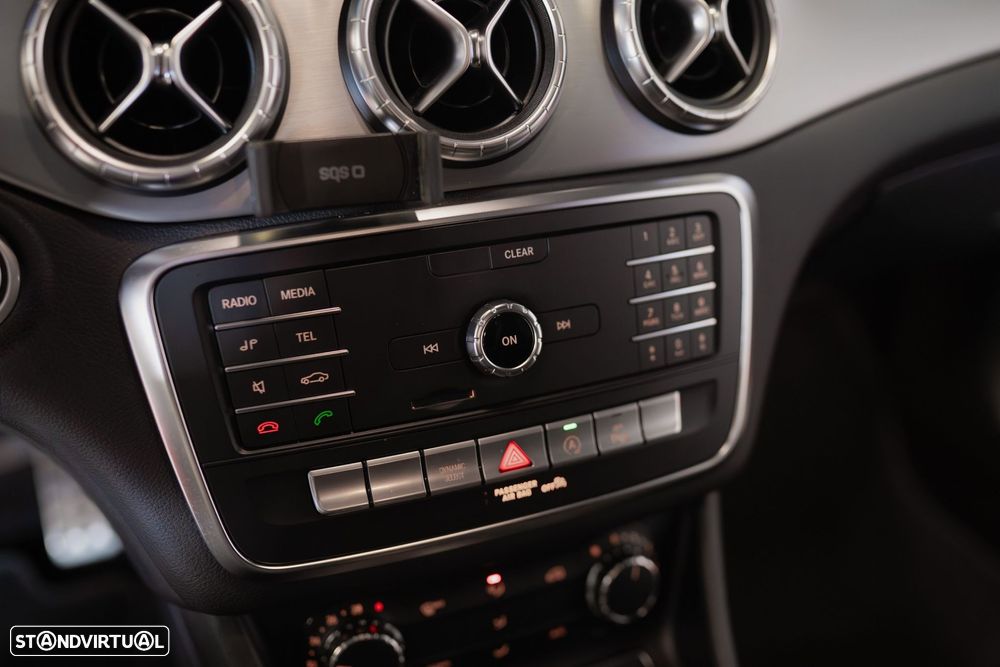 Mercedes-Benz CLA 180 d Shooting Brake AMG Line - 38