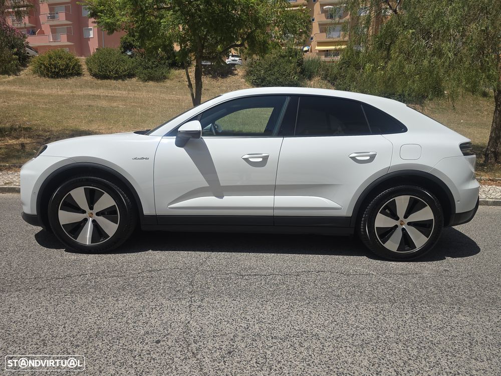 Porsche Macan Electric - 11
