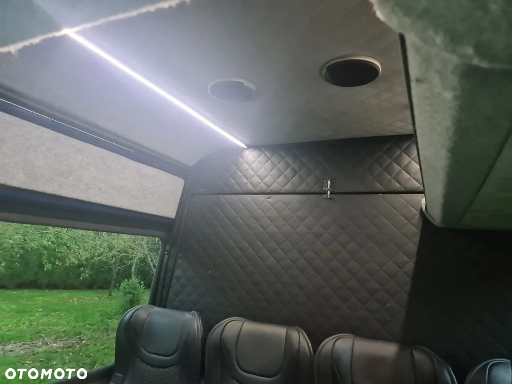 Mercedes-Benz Sprinter - 11