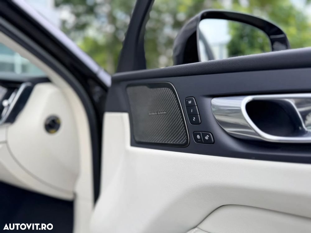 Volvo XC 60 B4 D AWD Ultimate Bright - 20