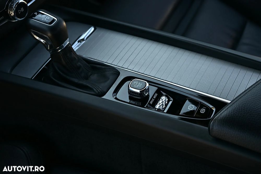 Volvo XC 60 D5 AWD Geartronic Inscription - 24